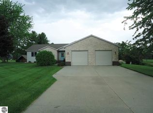 1014 Birdie Dr, Lake Isabella, MI 48893