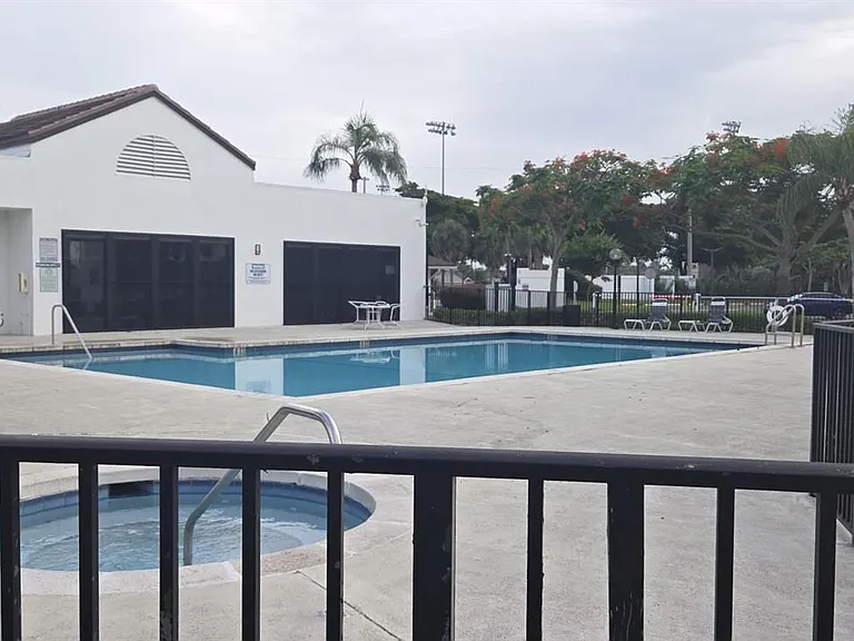 210 Lake Pointe Dr #209 — Photo 31