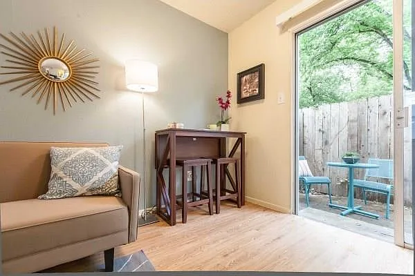 1 bed, 1.0 bath, 409 sqft, $1,100 — Photo 3