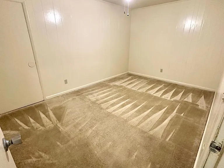 University Pointe Apartments — Photo 14