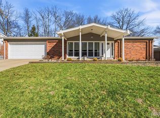 1042 Parkwatch Dr, Ballwin, MO 63011