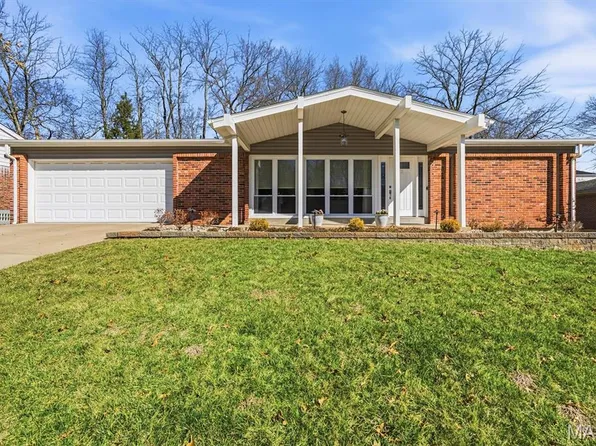 1042 Parkwatch Dr, Ballwin, MO 63011