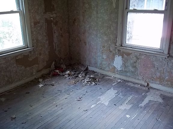 5th image of 2237 Jefferson Ave