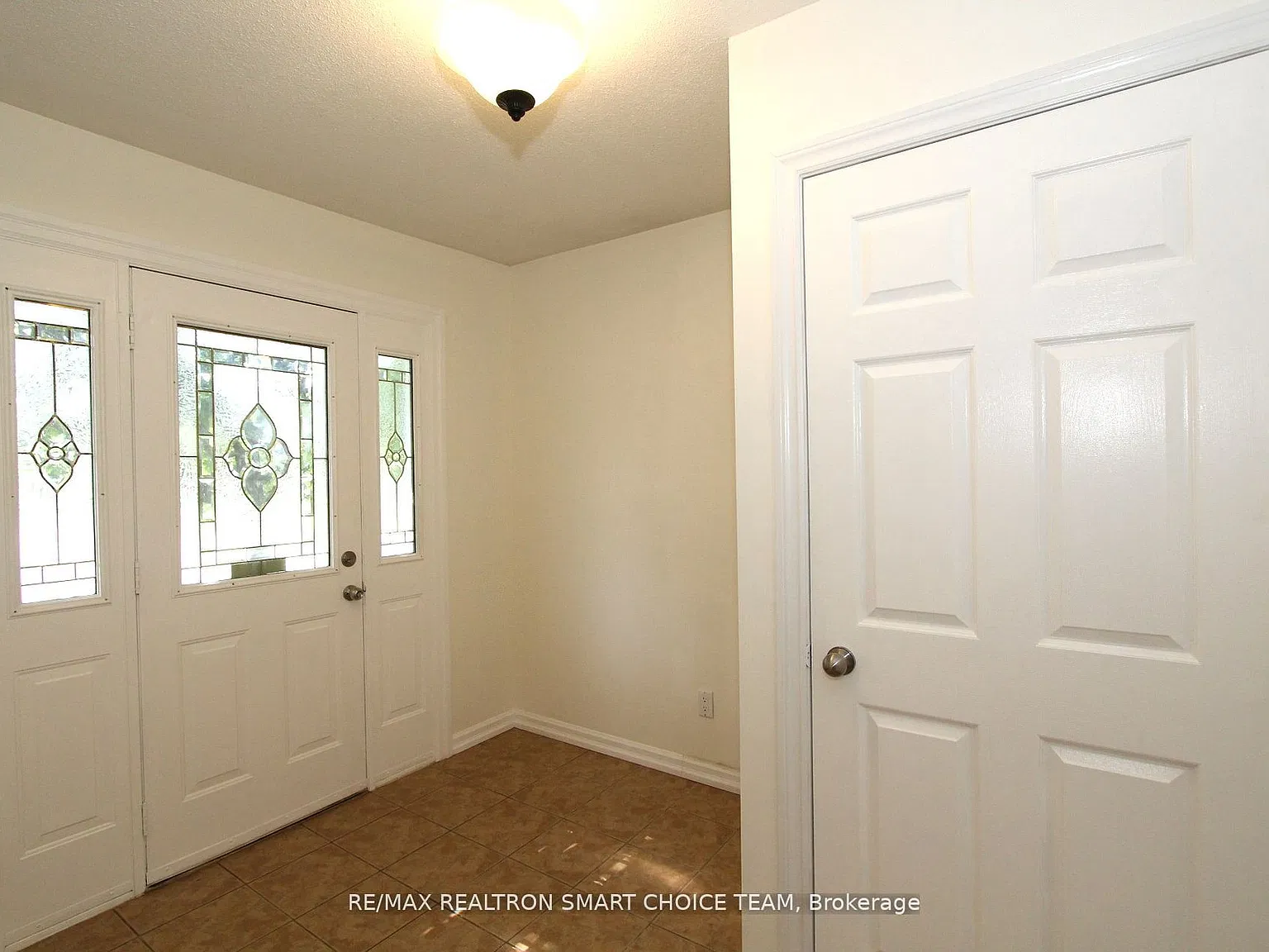 3 bed, $2,600 — Photo 2