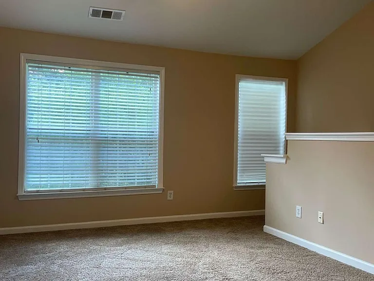 1162 Village Ct SE — Photo 9