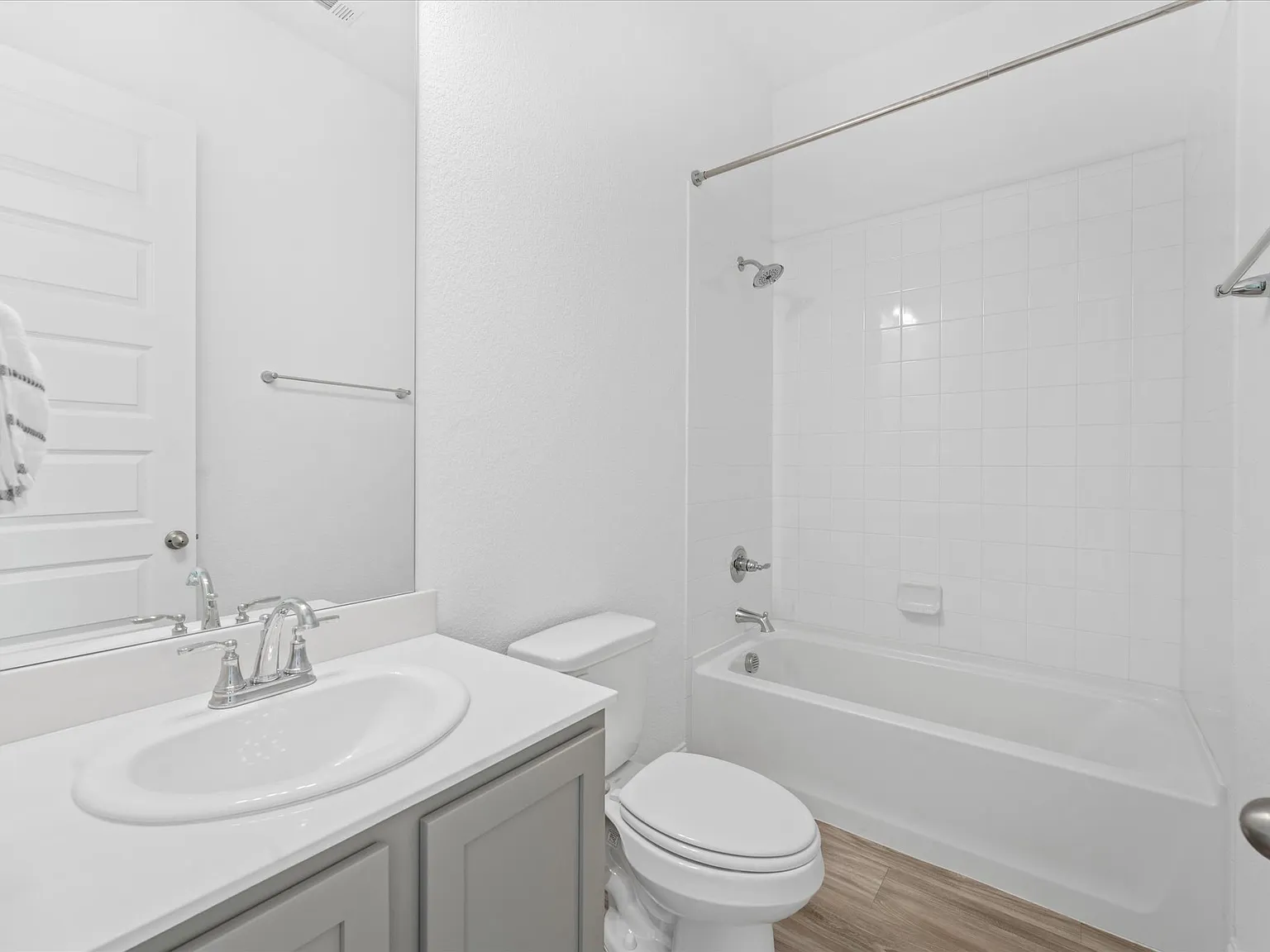 3 bed, 2312 sqft, $2,800 — Photo 4