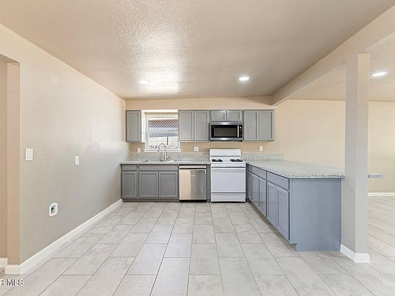 3rd image of 2912 Jarvis Dr