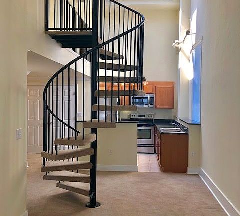 3rd image of 525 E Grace St #402