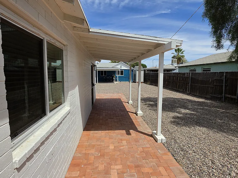 2803 E Monroe St — Photo 3