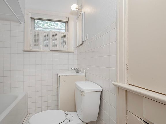 4th image of 3515 Fairview Ave
