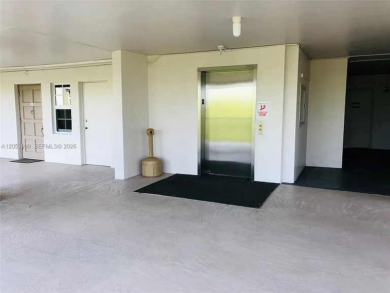 2850 N Palm Aire Dr #404 — Photo 37