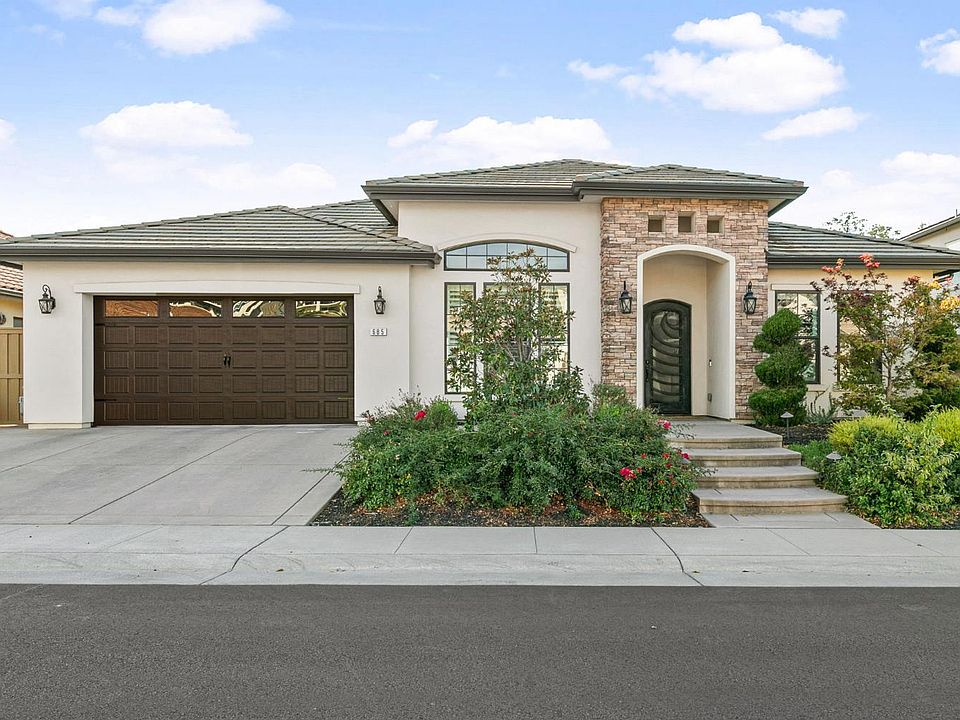 1st image of 685 Oreno Cir