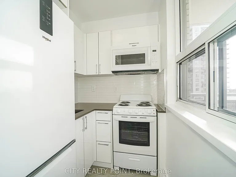 1500 Bathurst St #506 — Photo 9