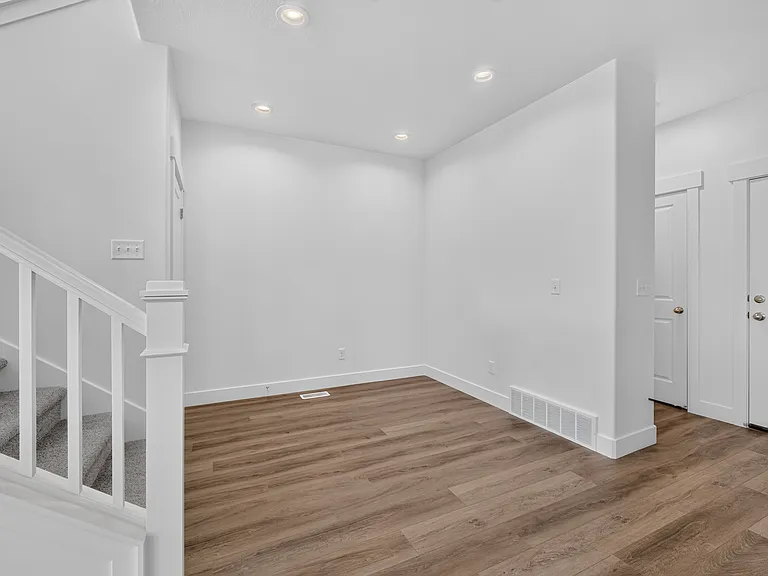 13728 S Devers Dr — Photo 17