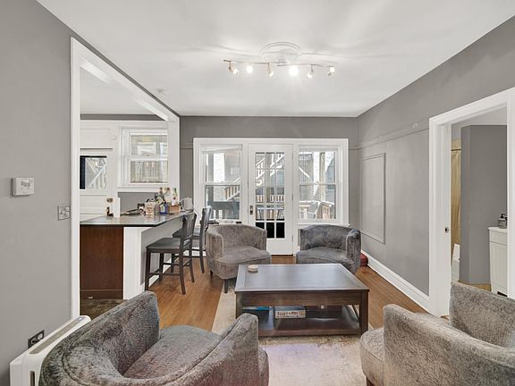 2nd image of 3505 N Pine Grove Ave APT 1S