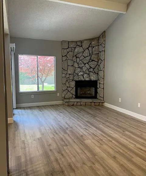 933 Tyler Way — Photo 4