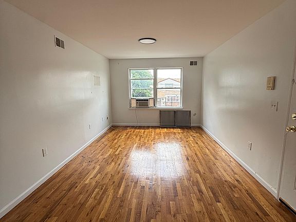 3rd image of 79 Osborne Pl Floor 1