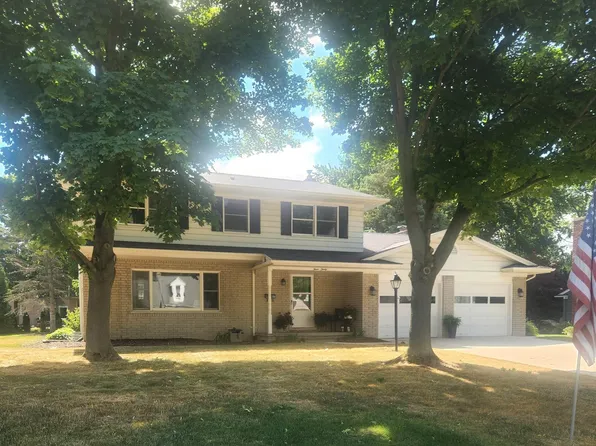 330 E Meldrum Cir, Saint Clair, MI 48079