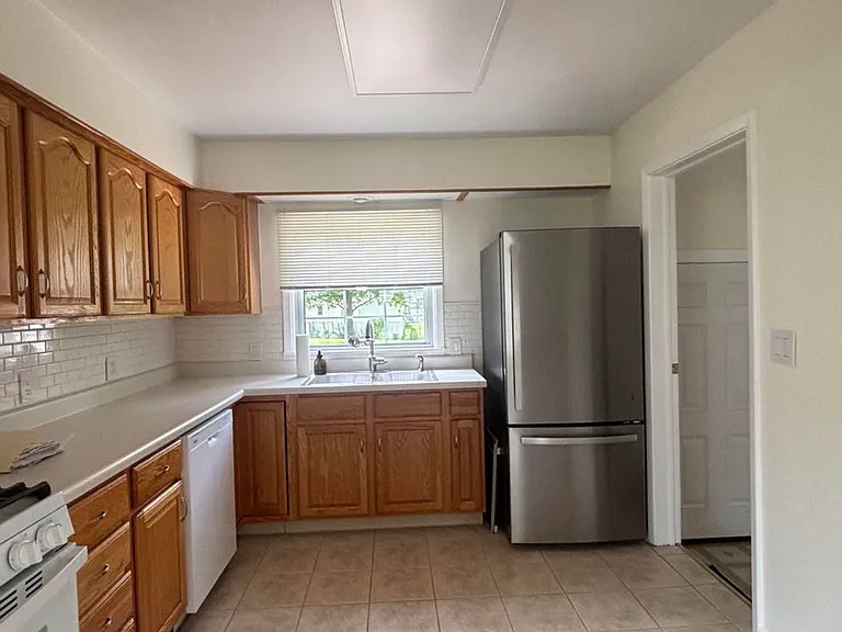 1804 W Iles Ave — Photo 6