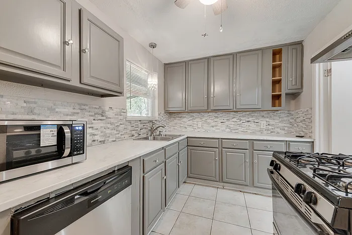 3404 Gray Dr — Photo 3