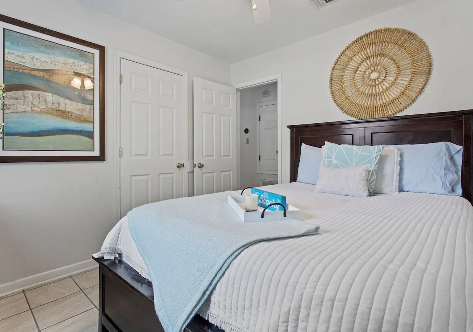 Spacious 5-Bedroom Retreat by the Beach — Photo 4