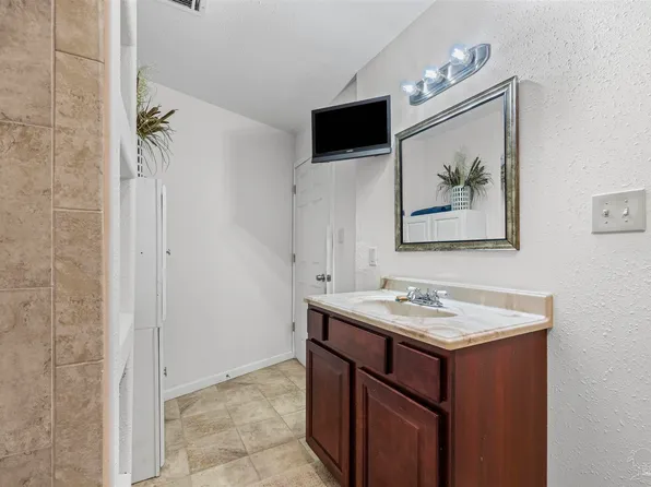 4505 Silver Oak Dr, Pensacola, FL 32505