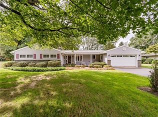 10 Larchwood Dr, Pittsford, NY 14534