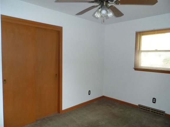 4th image of 2916 N Winnebago St