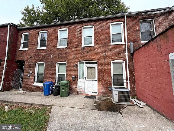 2nd image of 2540 W Lombard St Unit C