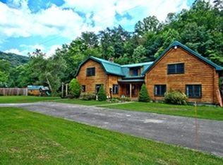 661 Lick Branch Rd, Charleston, WV 25312