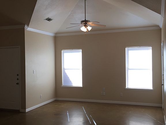 5th image of 923 Lake Dr