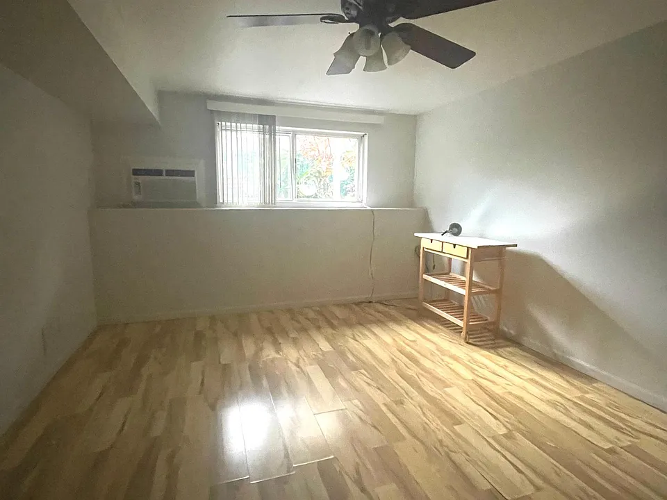 38 Pebble Ln #1