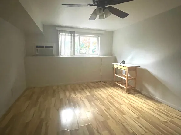 38 Pebble Ln APT 1, Staten Island, NY 10305