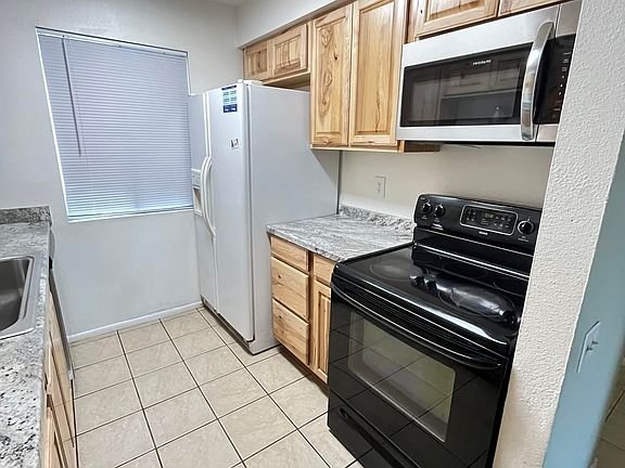 5th image of 90 Mariposa Dr #102