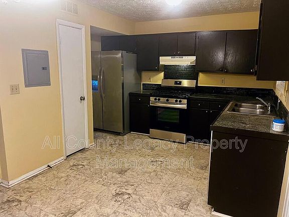 5th image of 2940 Spruce Cir