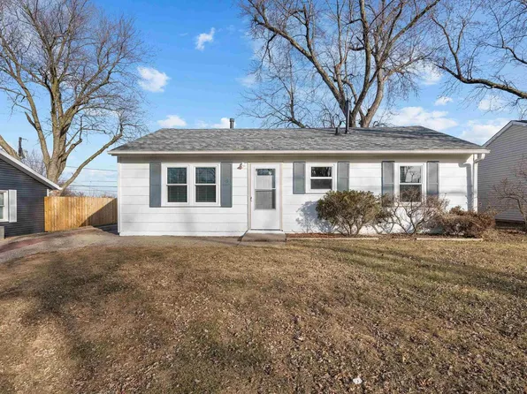 7407 Cedar St, Davenport, IA 52806