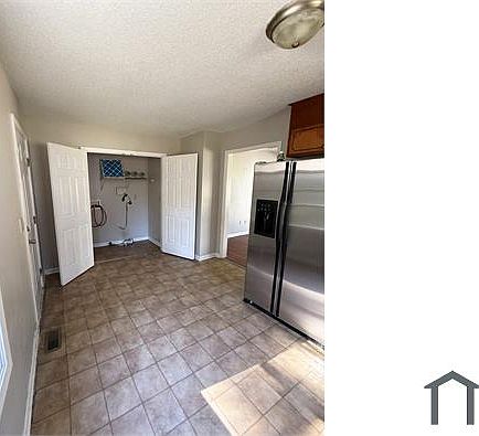 4th image of 1109 Crosby St