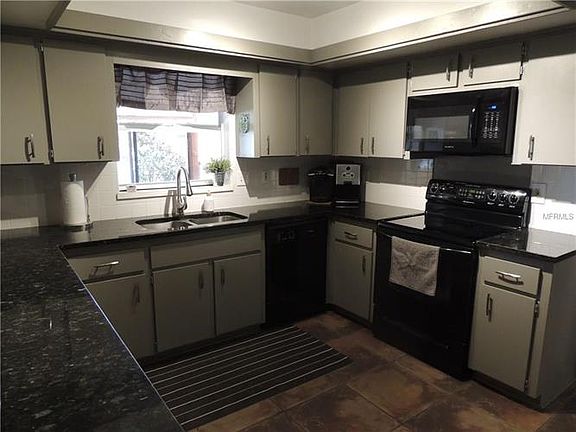 3rd image of 4525 Raymar Dr