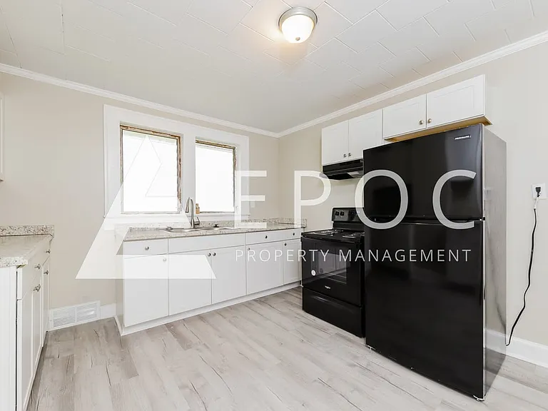 1231 Winfield Dr — Photo 4