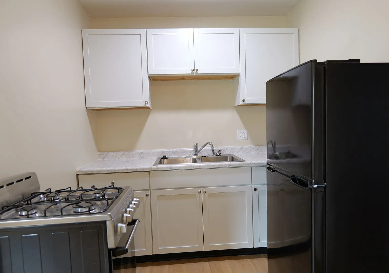 645 Main St — Photo 4