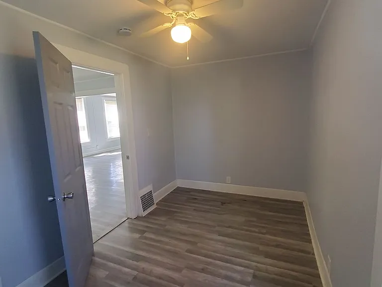2204 Saint Clair St — Photo 8