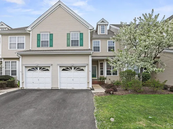 63 Woods Edge Ct, Parlin, NJ 08859