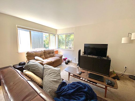 5th image of 1627 15th Ave Unit 4