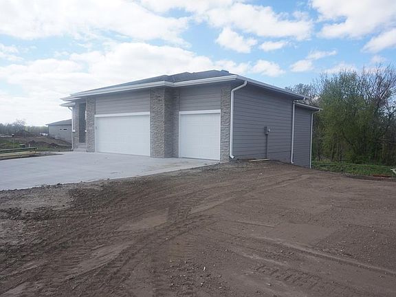 3rd image of 375 NE Bobcat Dr