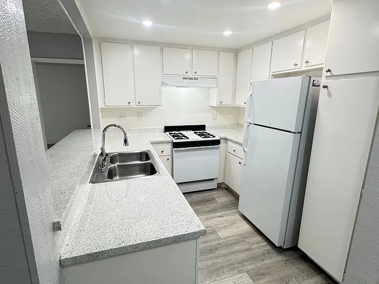 1133 E Alosta Ave #B201 — Photo 10