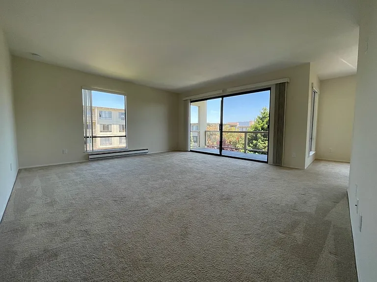 5 Commodore Dr #412 — Photo 2