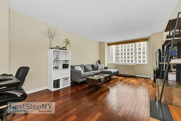 Living room, photo 2