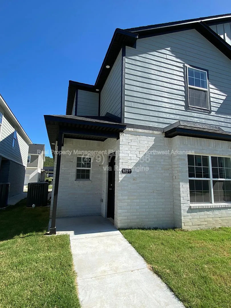 3 bed, 3.5 bath, 2011 sqft, $1,850 — Photo 2