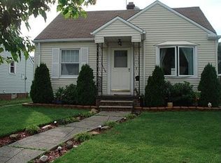 4338 Redding Rd, Cleveland, OH 44109