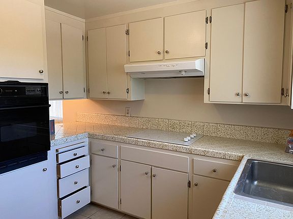 3rd image of 2923 Benton St